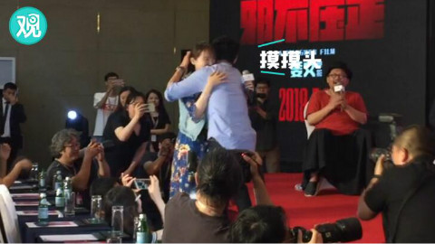 粉丝潜伏论坛含泪告白,彭于晏起身就是一记抱抱摸头杀